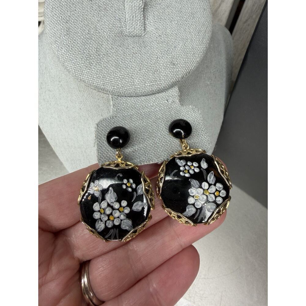 Vintage Hand Painted Black & Gold Tone Flower Clip On Earrings Cottage Core